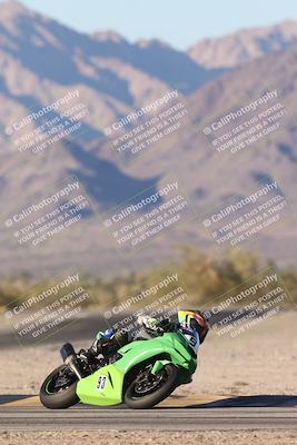 media/Dec-07-2025-CVMA (Sun) [[3e7d2de5dc]]/Race 16-Formula Middleweight/